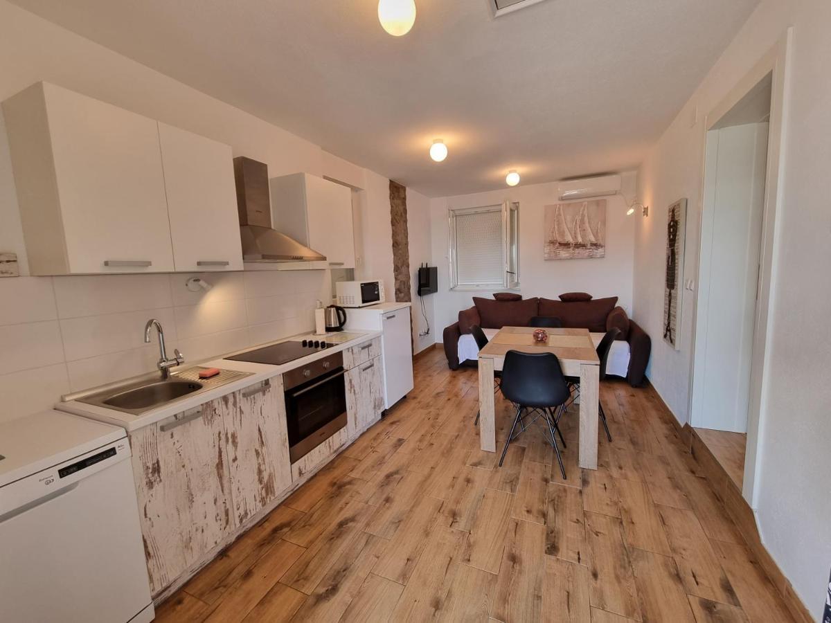 Apartmani Mistral ロゴズニッツァ エクステリア 写真