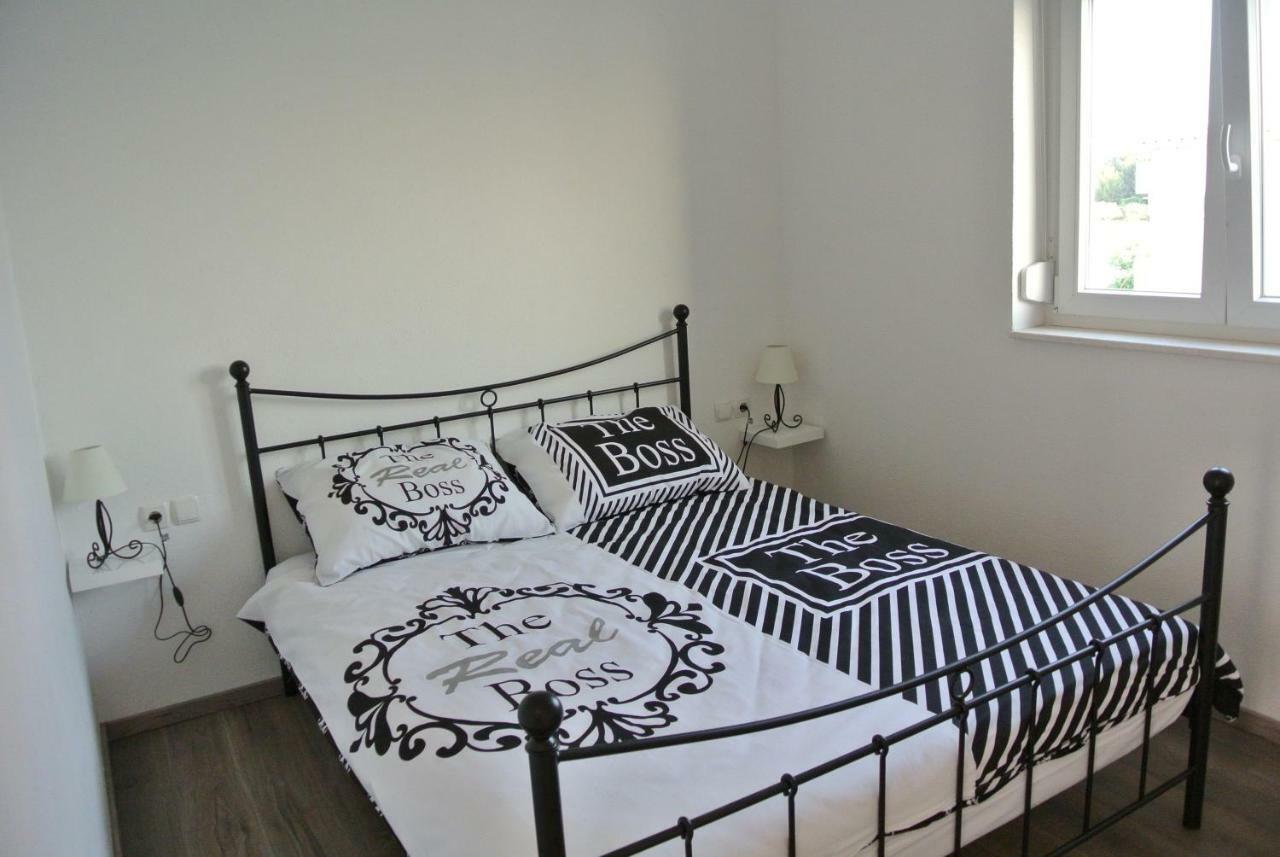 Apartmani Mistral ロゴズニッツァ エクステリア 写真