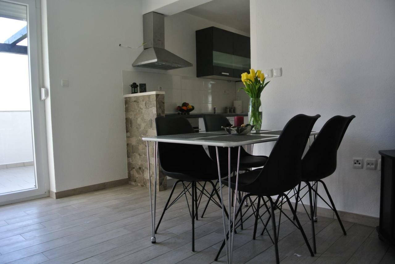 Apartmani Mistral ロゴズニッツァ エクステリア 写真