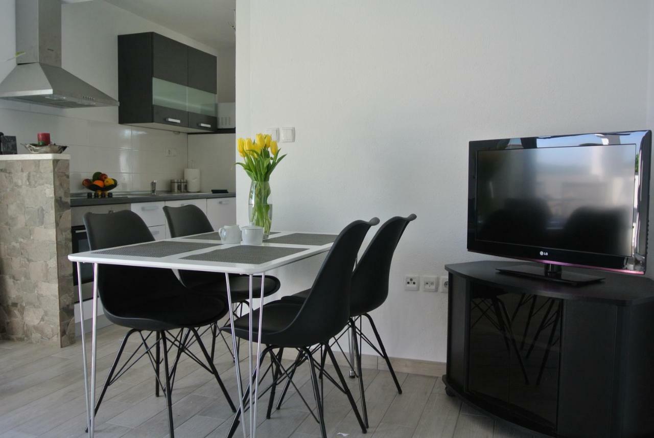 Apartmani Mistral ロゴズニッツァ エクステリア 写真