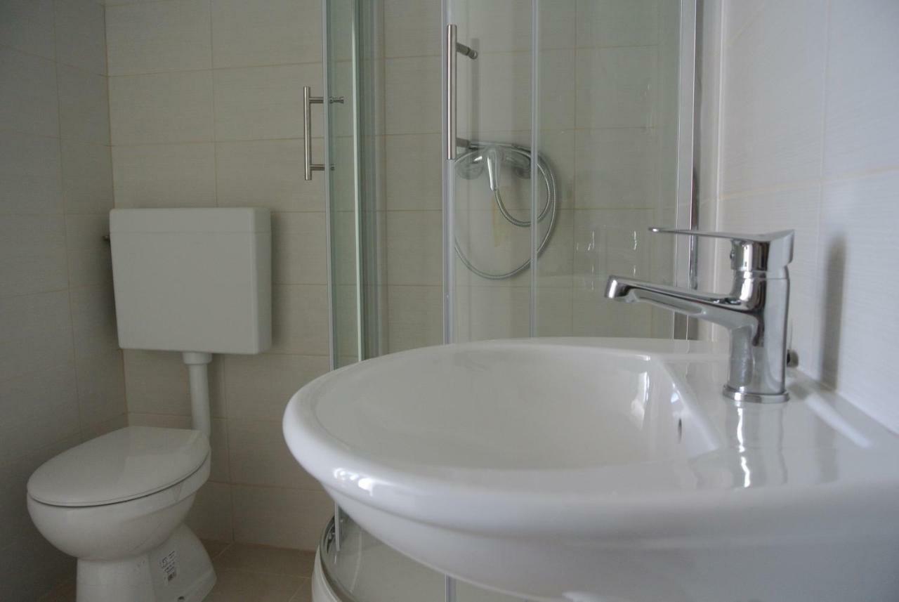 Apartmani Mistral ロゴズニッツァ エクステリア 写真