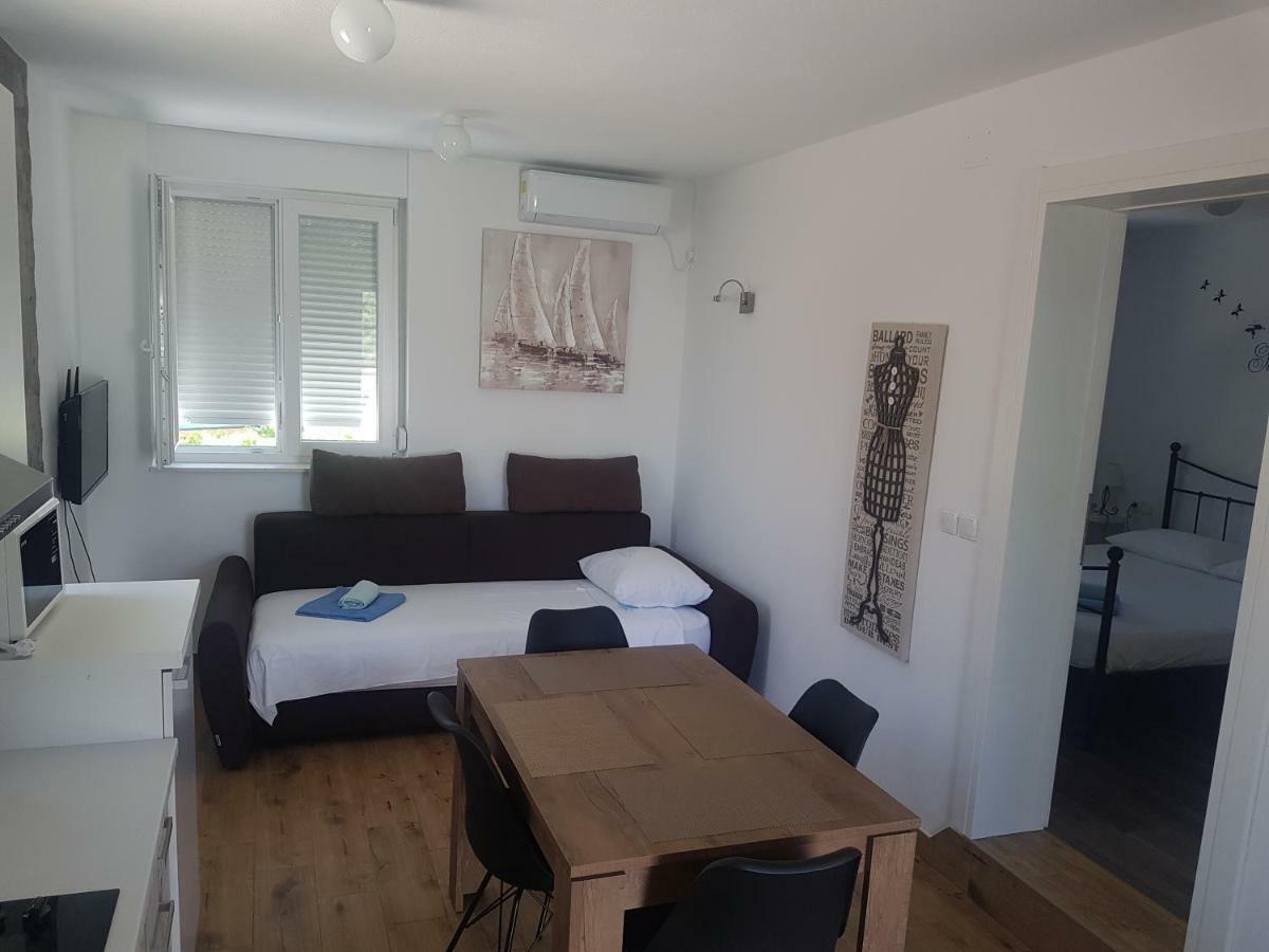 Apartmani Mistral ロゴズニッツァ エクステリア 写真