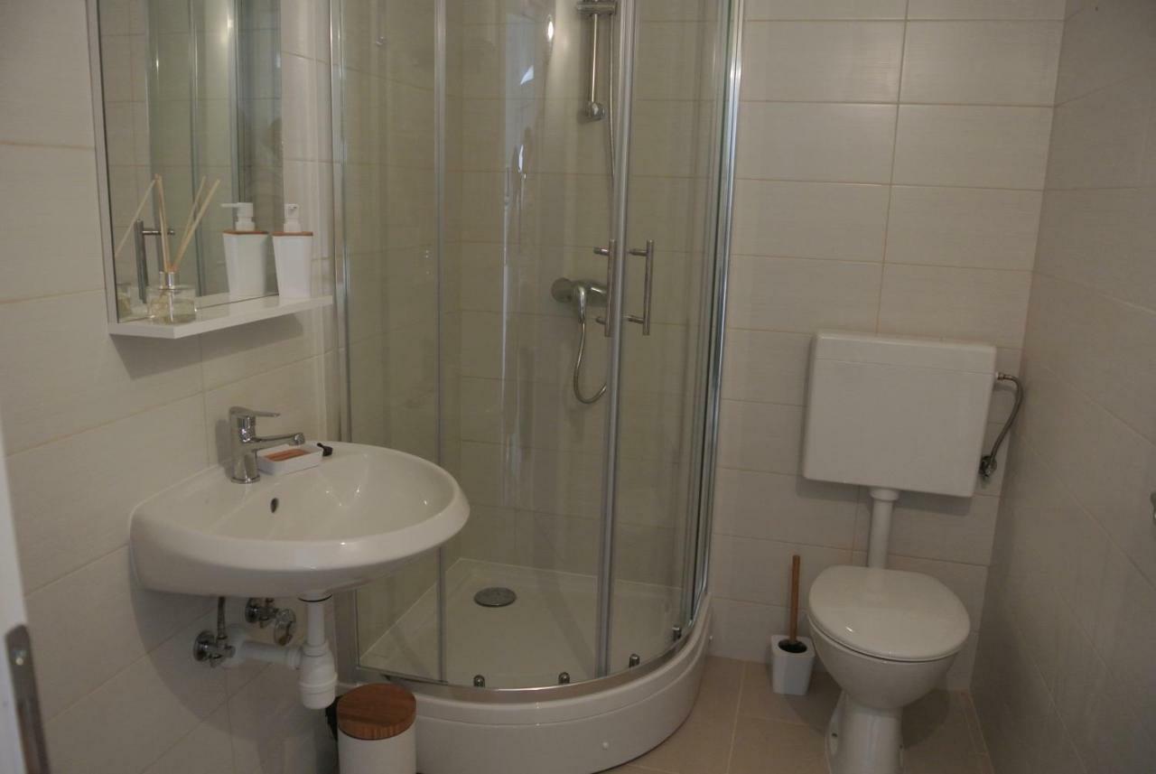 Apartmani Mistral ロゴズニッツァ エクステリア 写真